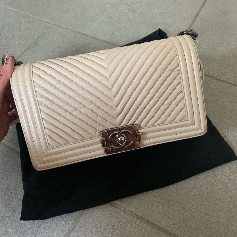 Chanel boy ivory ltd edition wrinkled leather gunmetal hardware medium chevron